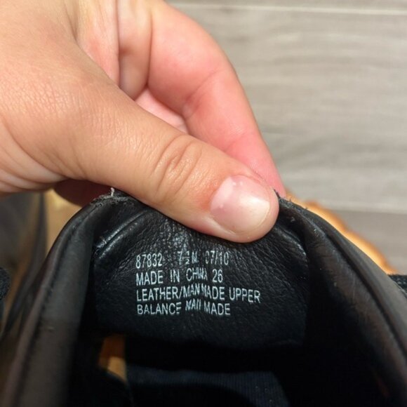 Clarks Wave Black Leather Oxford Lace Up Shoe Sneakers Size 7.5 - like new! - Picture 6 of 9